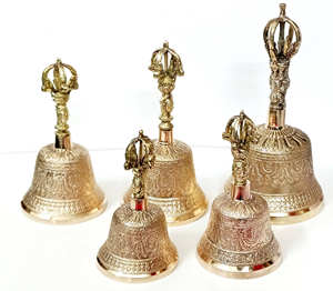 Campana de Mano Vajra de Latón Premium con Diseño Grabado Tradicional y Sonido Sagrado Claro para Puja, Aarti y Meditación - Product Image 3