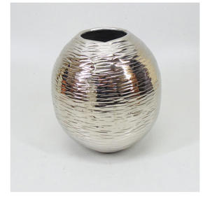 Jarrón de Flores Elevado de Aluminio Premium, Estilo Nórdico Contemporáneo, Jarrón Decorativo para Mesa de Centro de Sala de Estar - Product Image 1