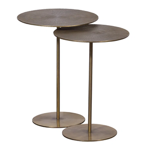 Table d'appoint robuste en métal de style royal avec finition or antique de forme ronde, table basse décorative pour le salon - Product Image 1