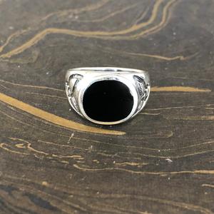 แหวนมอสซาไนต์ดีไซน์เนอร์ประดับออนิกซ์สีดำ น้ำหนัก 9.1 กรัม - Product Image 1