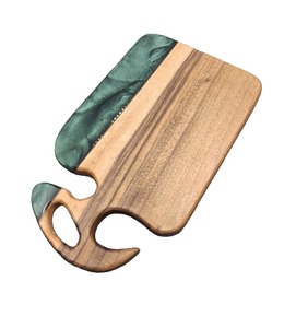 Planche à découper en bois de forme rectangulaire avec incrustation de résine turquoise, design de poignée, bloc de découpe naturel et écologique - Product Image 2