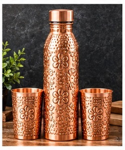 Botella de Agua de Cobre Hecha a Mano con Grabado Floral y Juego de Tazas a Juego - Product Image 4