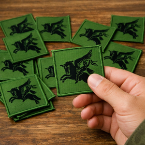 Patch de la Brigade Aéroportée 5 Pegasus FL, zone de chute parachutiste DZ – Badge de style tactique tissé, noir sur vert, style discret - Product Image 3