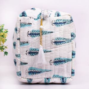 Magnifique Trousse de Maquillage Multifonction Grande Capacité en Coton Matelassé Fait Main avec Fermeture Éclair, Design Unique et Portable, Luxe Unisexe - Product Image 4