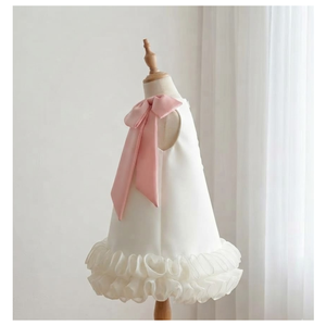 Robe TutuPetti blanche en gros, coupe trapèze avec grand nœud rose et ourlet à volants, robe de boutique pour filles, OEM, haute qualité du Vietnam - Product Image 3