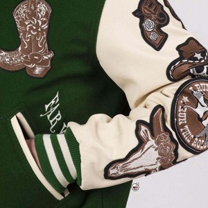 Veste universitaire verte pour homme avec motifs de patchs brodés, col rabattu, style décontracté, en coton, coupe classique, pour l'automne - Product Image 3
