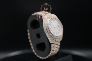 Montre en diamant moissanite de haute qualité pour mariages, fêtes et occasions spéciales, disponible à un prix abordable en provenance d'Inde - Product Image 3