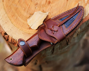Cuchillo de caza artesanal de acero inoxidable con cómoda hoja curva hecha a mano y mango de madera Pakka, con funda de cuero. - Product Image 4