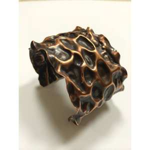 Bracelet en cuivre artisanal avec cristaux, accessoire de mode moderne unique - Product Image 2