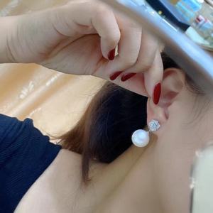 Boucles d'oreilles pendantes en dentelle de style français avec perle naturelle de 11-12 mm, base en argent sterling rond à forte luminosité, légers défauts - Product Image 4