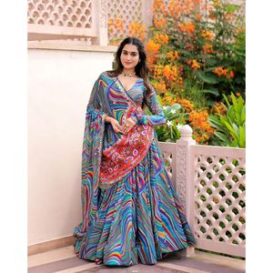 Lehenga-Choli de Diseñador XL Especial para Navratri con Estampado Digital - Product Image 1