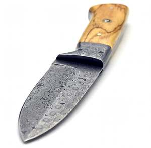 Couteau utilitaire artisanal en acier damas à motif goutte de pluie, avec manche en bois d'olivier - Product Image 1