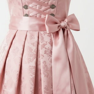 ชุดเดรส Dirndl สีชมพูสุดหรูสไตล์เยอรมันดั้งเดิมสำหรับเทศกาลอ็อกโทเบอร์เฟสต์ ผ้าแจ็คการ์ดลายดอกไม้ แต่งขอบด้วยลูกไม้ ผลิตตามสั่ง ขายส่ง - Product Image 6