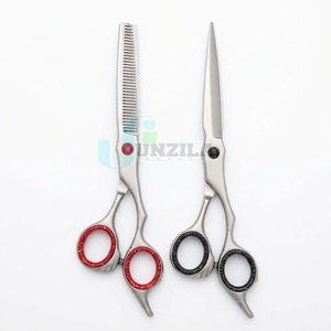 Tijeras de Barbero Ergonómicas con Diseño de Cuchilla Refinado para un Corte y Peinado Precisos - Product Image 2
