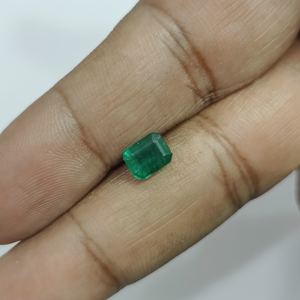 มรกตสีเขียวทรงแปดเหลี่ยม 1.20 กะรัต จากแซมเบีย พลอยหลวม - Product Image 1