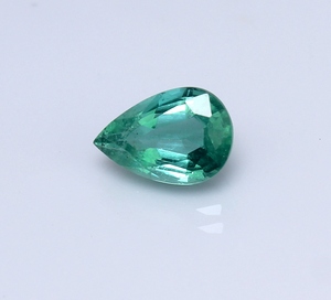 GEMS INTERNATIONAL Esmeralda Verde Natural de 1.3 Quilates con Certificación IGI, Corte Pera, Tallada a Mano, 9x6x4.5mm, con Juego de Color/Fuego, de la India (Rajasthan) - Product Image 2