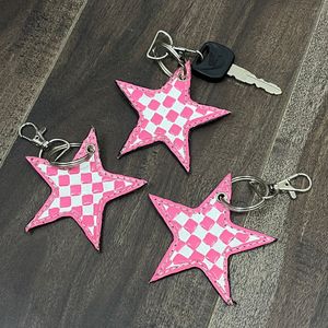 Llavero de Diseño con Estrella de Cuero a Cuadros, Novedad 2025, Accesorio con Dije de Estrella, Moderno, para Mujer - Product Image 4