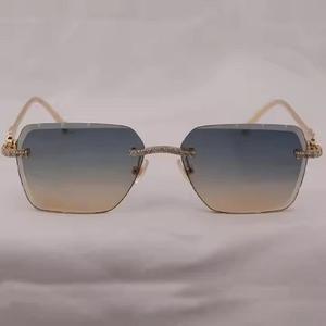 Lunettes de soleil de luxe unisexes de créateur, multicolores, ornées de diamants Moissanite, idéales pour un usage quotidien - Product Image 1