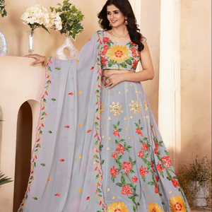 Elegante Vestido de Fiesta Diwali para Mujer, en Tela Georgette Suave, con Detalles de Piel Sintética, Hecho con Materiales Reciclados Tradicionales - Product Image 1