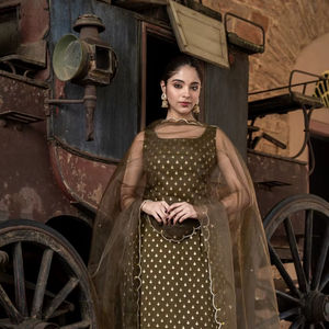 Ensemble Kurta Oliviya en Chanderi, ensemble Kurti 3 pièces en Chanderi avec col carré, Kurta sans manches en Chanderi et pantalon avec dupatta - Product Image 1