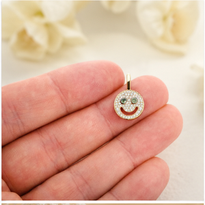 Elegante Colgante de Oro Real de 14K con Cara Sonriente Pequeña, en Oferta, con Moissanita Personalizada y Diamantes que Pasan la Prueba del Detector, Ideal para Regalo - Product Image 3
