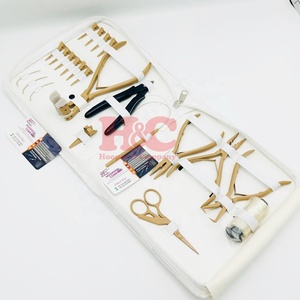 Kit d'outils beige en acier inoxydable pour l'élimination des extensions capillaires, comprenant des pinces, des micro-pinces et des aiguilles à clip, avec emballage personnalisé avec logo - Product Image 2