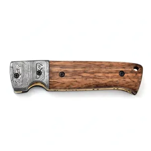 Cuchillo Plegable con Mango de Madera Marrón, Empuñaduras Grabadas en Tono Plateado y Hoja con Diseño para Campamentos y Exhibición Decorativa - Product Image 6