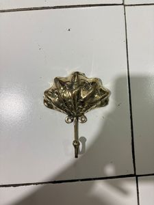 Gancho de pared con diseño novedoso, de hierro fundido, resistente al óxido, de un solo nivel, para colgar ropa detrás de puertas o en paredes. - Product Image 2