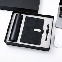 Coffret Cadeau d'Affaires Complet Comprenant un Carnet, une Tasse Isotherme et un Ensemble de Stylos dans une Boîte de Présentation Sophistiquée