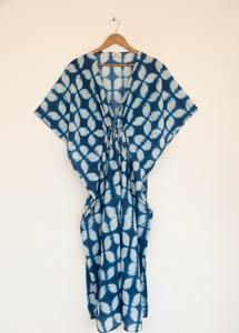 ชุดเดรสยาวผ้าฝ้ายสไตล์ชาติพันธุ์สั่งตัดสำหรับผู้หญิง คอวี ลายมัดย้อม ซักได้ ปรับเอวได้ด้วยเชือกผูก - Product Image 5