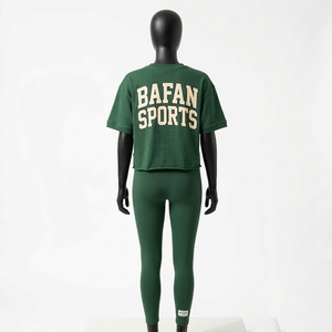 Conjunto de camiseta y leggings elásticos para mujer, 220 GSM, algodón, poliéster, spandex, verde oscuro, con logo personalizado impreso. - Product Image 3