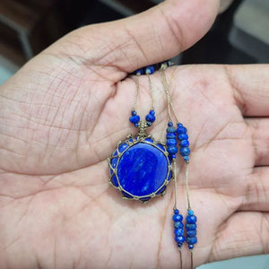 Collar Colgante de Macramé Hecho a Mano con Lapislázuli Azul y Dorado, Ajustable, Estilo Boho, Joyería Étnica Curativa, Venta al por Mayor - Product Image 1
