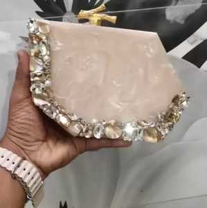 Bolso de Mano Artesanal de Madera con Diseño Floral Bohemio, Patrón con Efecto Mármol, Cierre Magnético, para Uso Nocturno, con Pedrería - Product Image 3