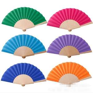 Éventails pliants vintage japonais et chinois en bambou, art populaire, peinture sculptée, thème sportif, mariages, danses, cadeaux d'affaires - Product Image 5