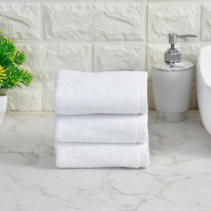 Toalla Blanca de Algodón Puro de 550 GSM de Calidad Premium, Suave, Gruesa, Duradera y Altamente Absorbente para Hotel o Resort en Venta - Product Image 2
