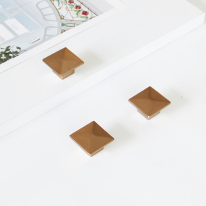 Poignée et bouton carrés en alliage de zinc avec design durable et écologique pour les portes de placards et d'armoires - Product Image 4