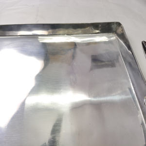 Bandeja de Servir Rectangular Industrial Moderna de Acero Inoxidable con Asas de Cuerno Natural, Plato de Metal Artesanal para Bar de Lujo - Product Image 3