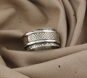 Anillo de banda de plata de ley 925 al por mayor con diseño propio, texturizado y martillado, para bodas, minimalista, para hombres y mujeres, para fiestas, bajo precio. - Product Image 1