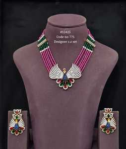 Parure Collier et Boucles d'Oreilles Ailes en Zircon Cubique Plaqué Rhodium, Pendentif Aile Multicolore, Idéale pour Mariages et Soirées - Product Image 3