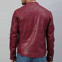 Veste en cuir pour homme avec col montant et logo frontal, design léger et coupe-vent pour l'aventure et les activités de plein air en hiver