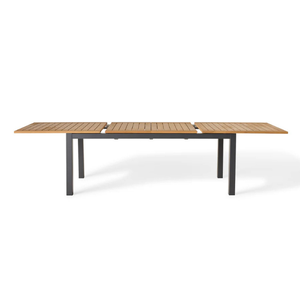 Table de salle à manger d'extérieur contemporaine en teck massif avec un design minimaliste et élancé et des pieds en métal noir robustes pour patio et jardin - Product Image 1