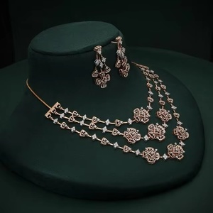 Ensemble collier et boucles d'oreilles en or massif 14 carats avec cristaux de laboratoire, design floral vintage, unisexe, cadeau de mariage ou de fiançailles, bijoux en alliage - Product Image 3