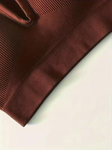 Débardeur de sport côtelé pour femme avec fente frontale, soutien-gorge de compression intégré, coussinets amovibles, idéal pour l'entraînement aérobie et la performance - Product Image 5