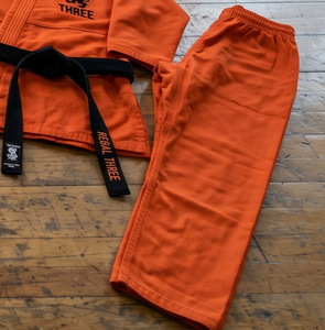 Uniforme de Karate Regal Three Orange para Adultos Unisex, 100% Algodón, Uniformes de Karate, Ropa de Artes Marciales, Corte Regular, Uniforme de Judo Estampado - Product Image 2