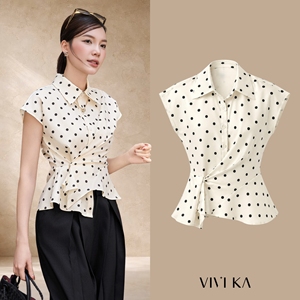 Blusa Asimétrica de Mujer con Estampado de Puntos, Cintura Drapeada, Cuello Puntiagudo, Manga Casquillo, Peplum, Botones Delanteros, Top Entallado BIANCA - Product Image 1