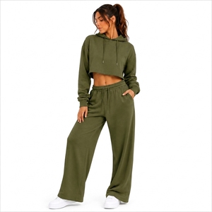 Conjunto de dos piezas cómodo para mujer, top y pantalones de corte relajado, perfecto para descansar, correr y estilo casual. - Product Image 1