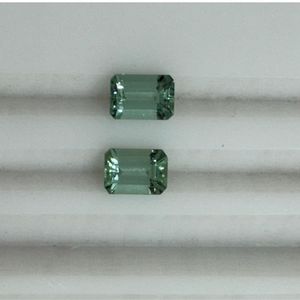 Pierre précieuse en vrac de qualité joaillerie fine, tourmaline vert menthe naturelle ethnique, taille émeraude, paire de 3 carats, calibrée AAAA, de Madagascar - Product Image 3