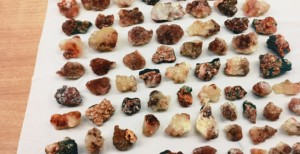 Lot en gros de grappes de cristaux de Stilbite rouge naturel, spécimen minéral brut, collection de roches de Heulandite et de Zéolite, Maharashtra, Inde - Product Image 4