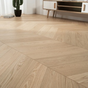 Suelo de Madera Chevron de Roble de Grado AB de 15 mm/4 mm, Suelo de Madera Real Chevron de Color Natural, Parqué con Certificación FSC CE - Product Image 1