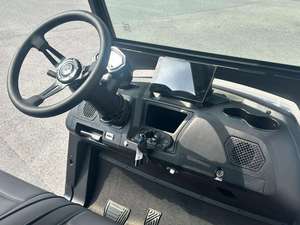 Voiturette de golf électrique Icon, 3-4 places, 30 km/h, style tout-terrain, 48V, certifiée CE. - Product Image 3